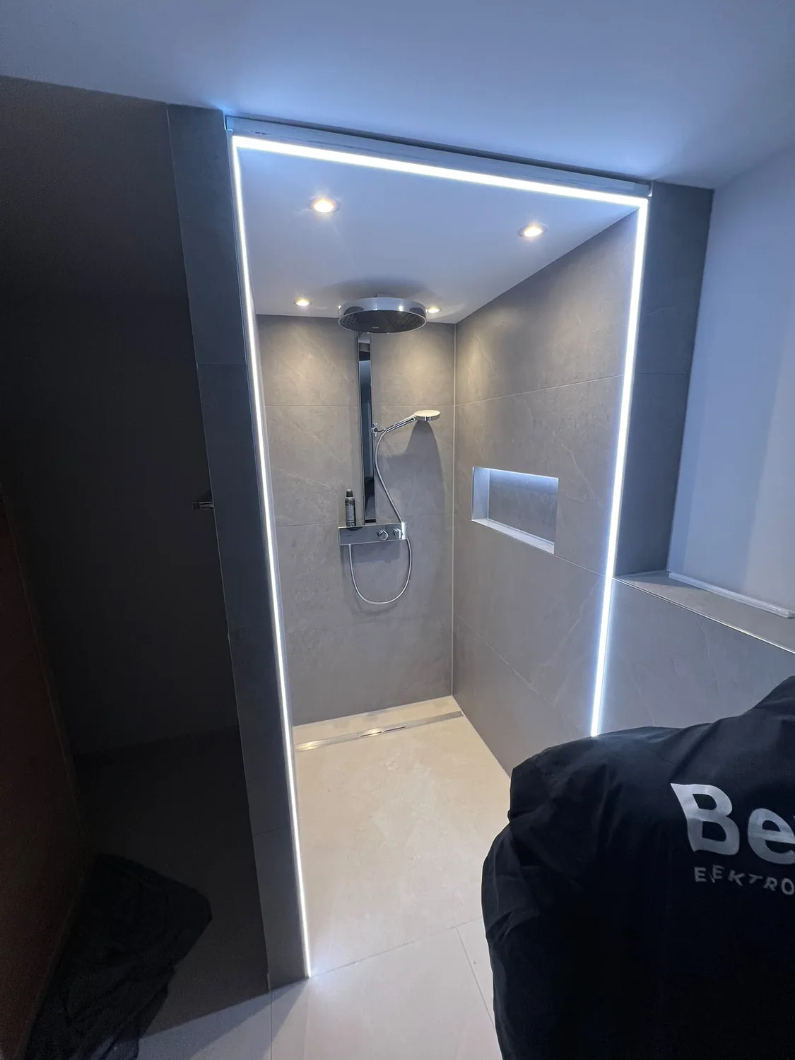 Dusche & Licht – Bero Elektroanlagen